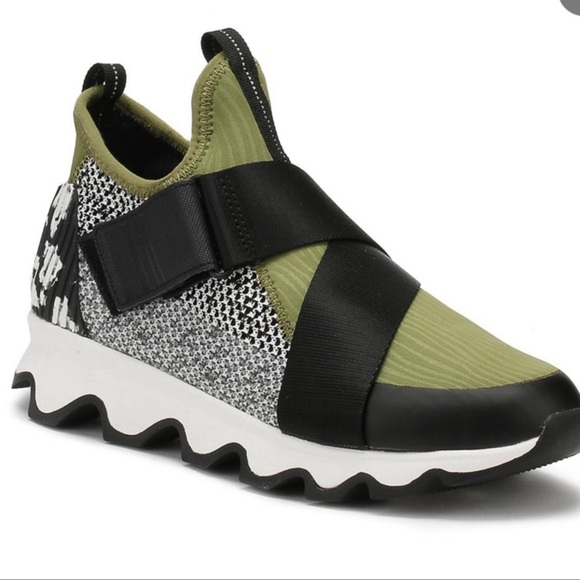 Sorel Shoes - Sorel Green Black & White kinetic sneakers EUC SZ7